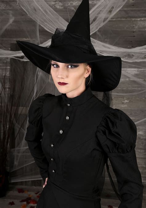 How to Make Your Witch Costume Look Professionally Done